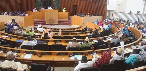 تضمن تقليص صلاحيات الرئيس... قانون أمام البرلمان يثير الجدل في السنغال