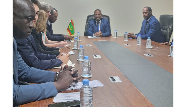 الوزير المنتدب لدى الداخلية يتباحث مع بعثة من الوكالة الفرنسية للتنمية
