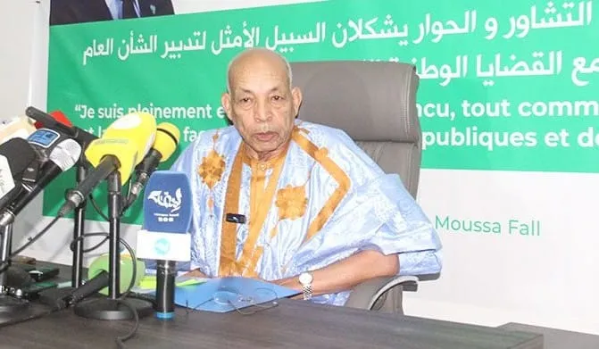 قطب معارض يوافق على تعيين فال رئيسا للجنة الإشراف على الحوار