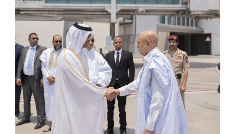 غزواني يصل الدوحة للتعزية في الأمير حمد بن خليفة