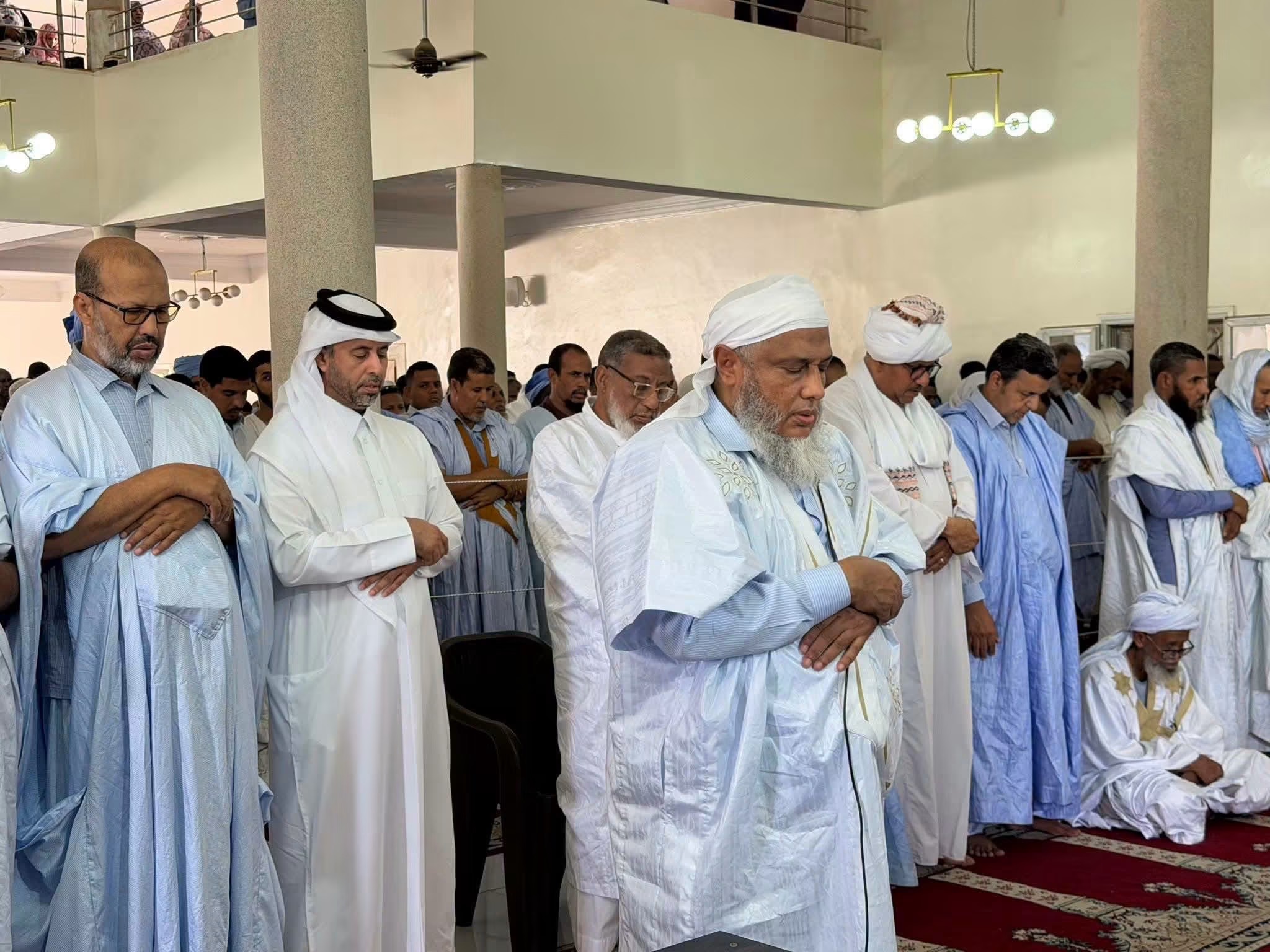 الددو يؤم صلاة الغائب في نواكشوط على روح الأمير الوالد لدولة قطر
