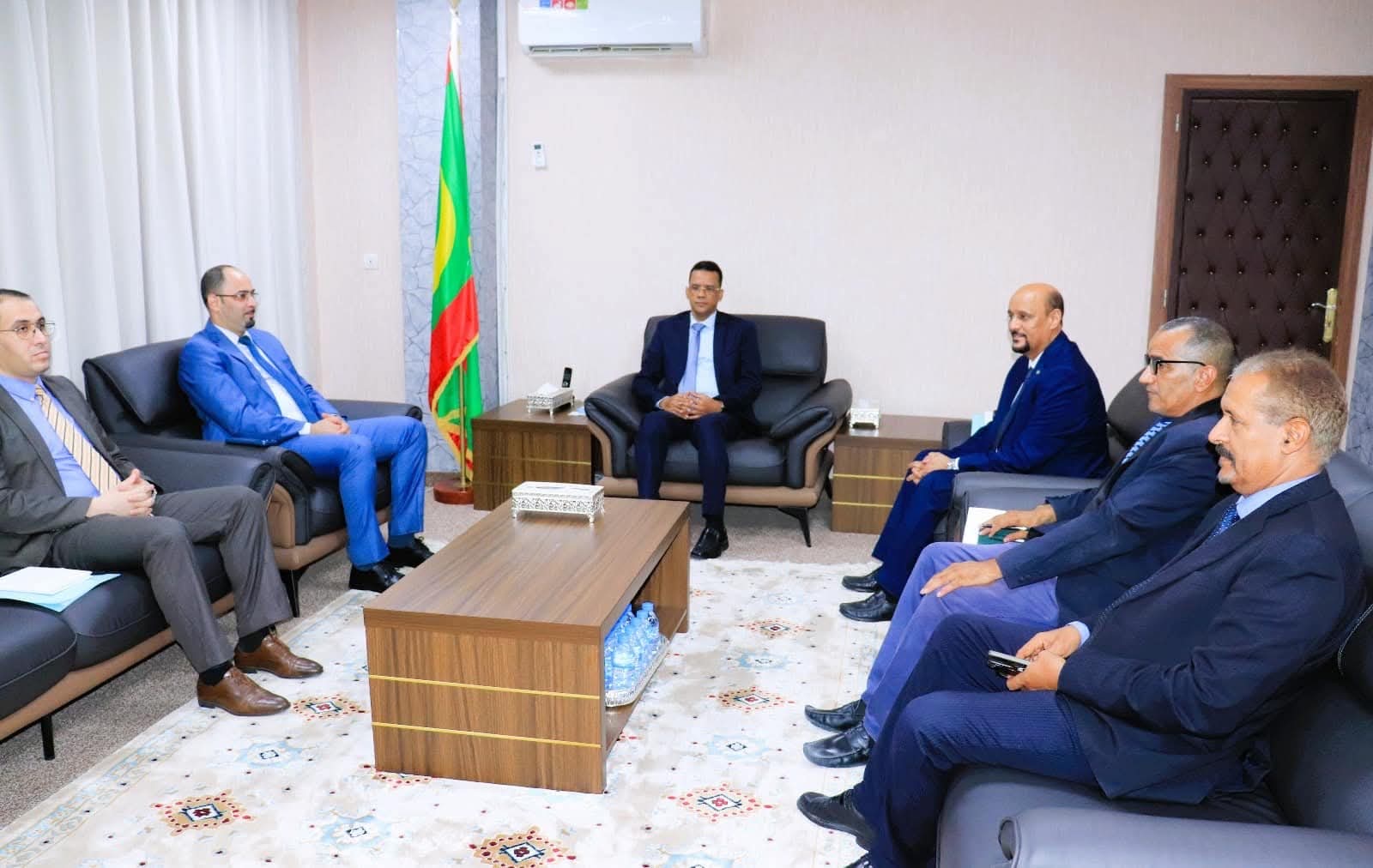 وزير الشؤون الإسلامية يتباحث مع السفير الجزائري في موريتانيا