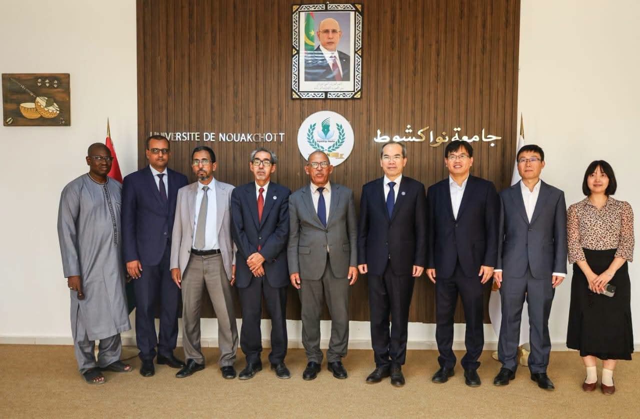 رئيس جامعة نواكشوط ونظيره بجامعة "هوهاي" الصينية يبحثان تعزيز التعاون الأكاديمي