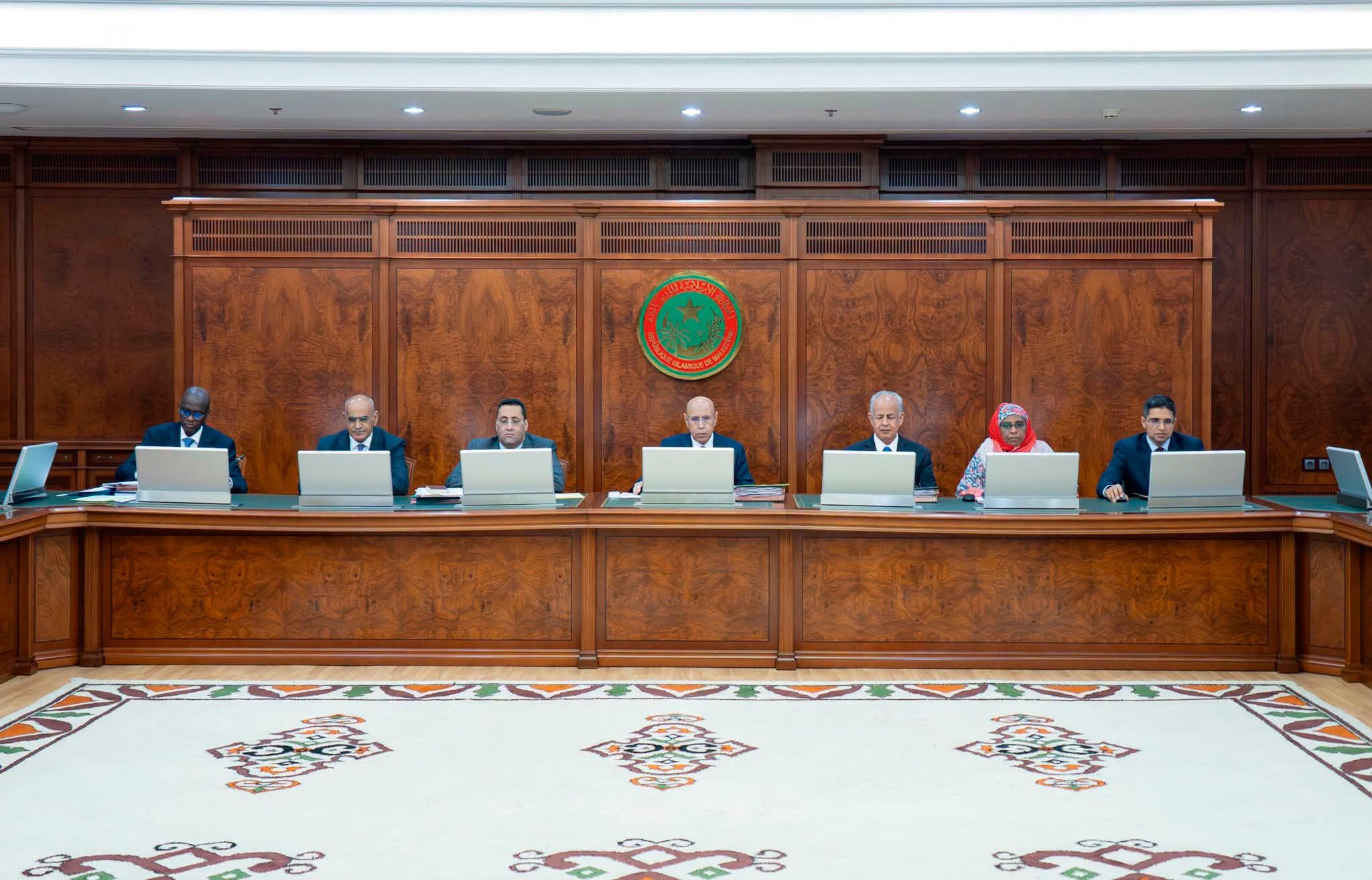 المصادقة على مرسوم يحدد النظام الداخلي لمؤسسات السجون وإعادة الإدماج