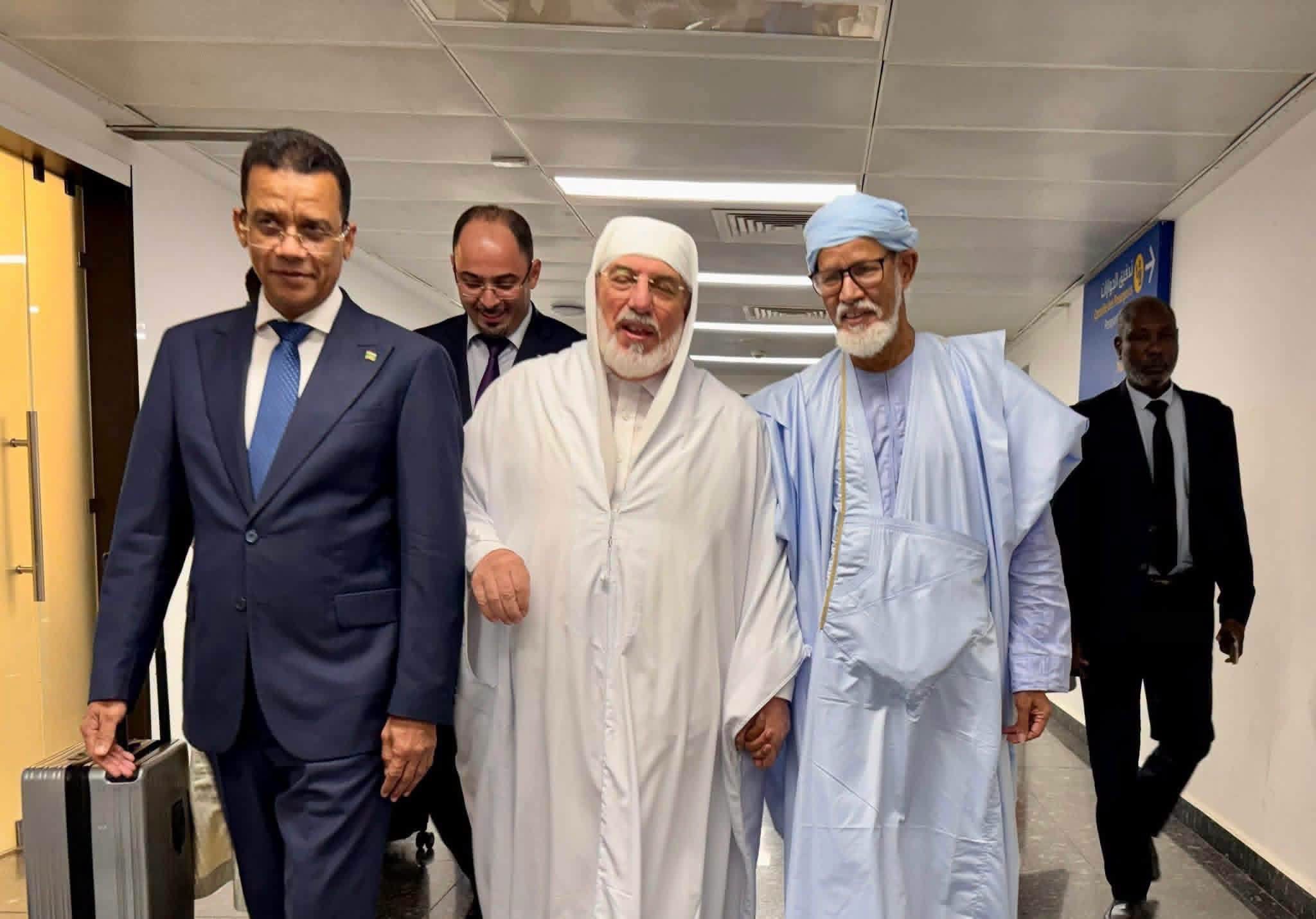عميد الجامع الأعظم الجزائري يصل نواكشوط للمشاركة في مؤتمر دولي