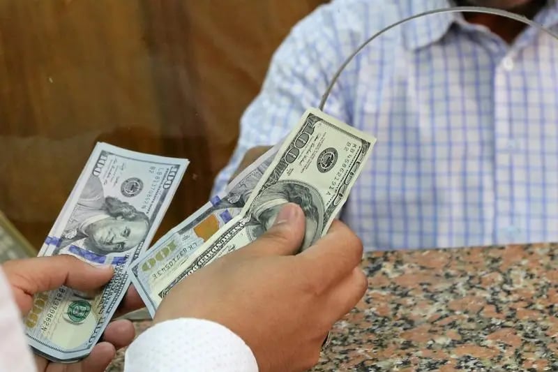 تحقيقات حول شبكة تحويلات مالية تطيح بعدد من الأشخاص