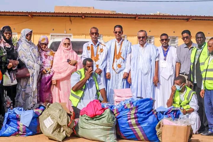 بلدية عرفات تطلق حملتها السنوية لتوزيع الزي المدرسي