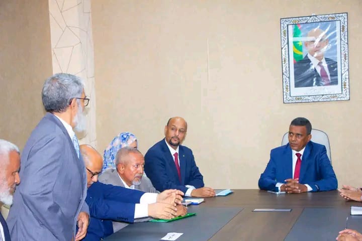 بعيد تسلمه مهامه..وزير الشؤون الاسلامية يجري اجتماعه مع موظفي القطاع